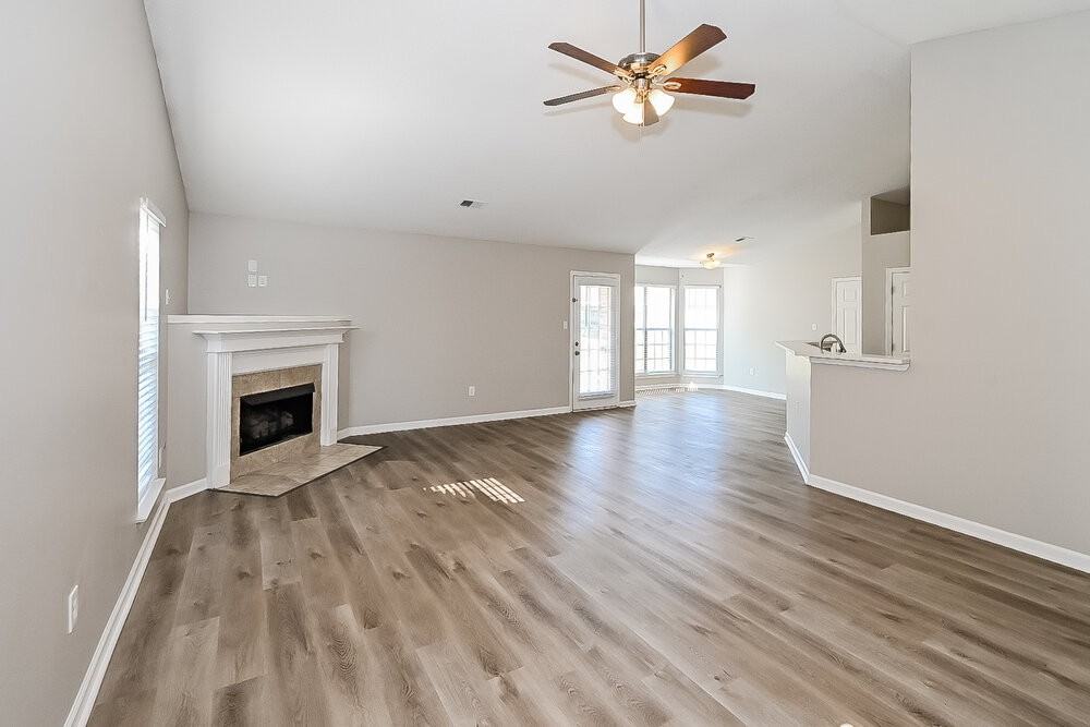 1883 Cresent Ln - Photo 3 of 16