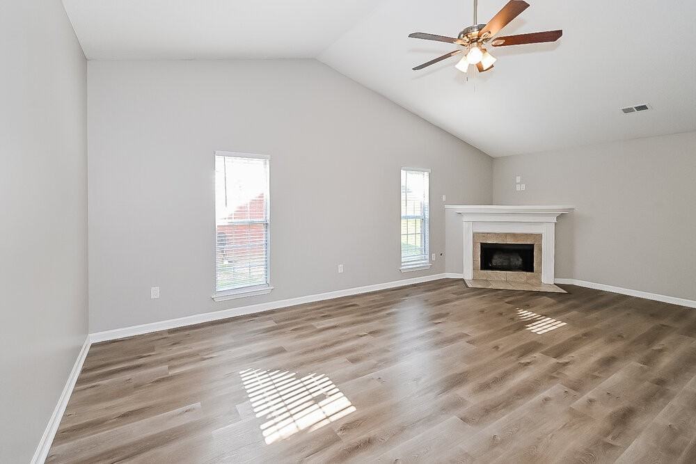 1883 Cresent Ln - Photo 4 of 16