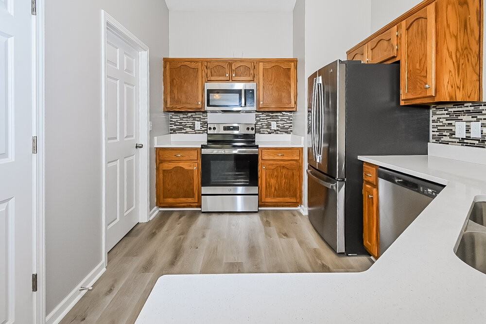 1883 Cresent Ln - Photo 5 of 16