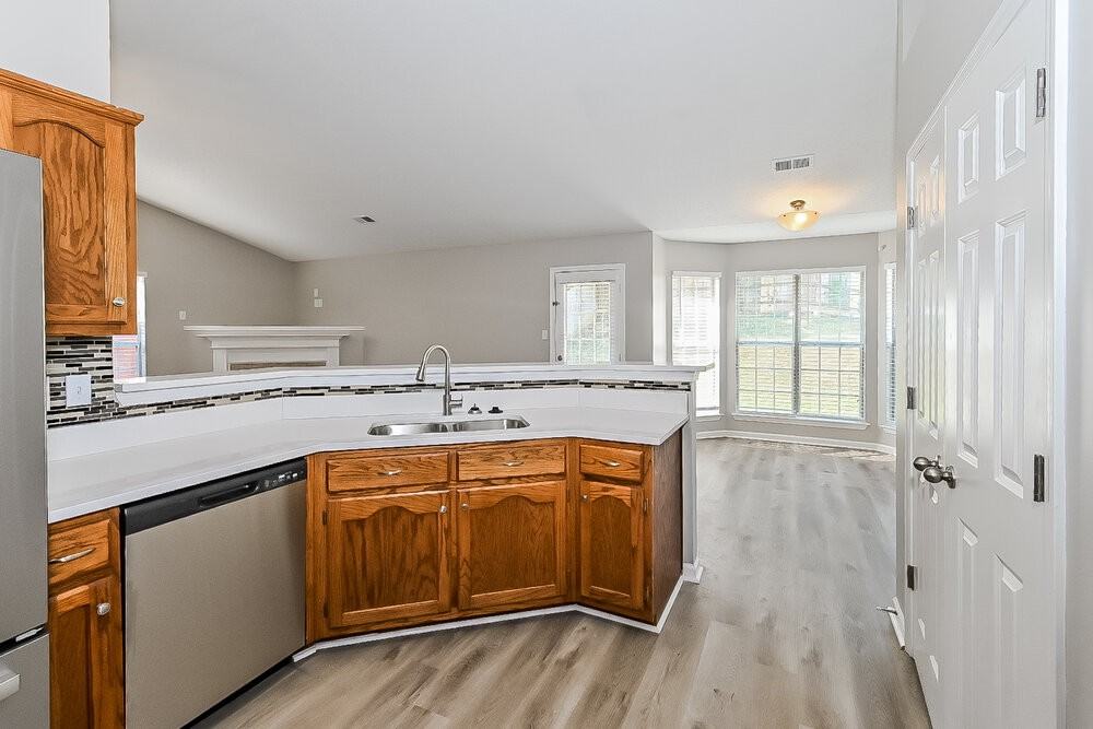 1883 Cresent Ln - Photo 6 of 16