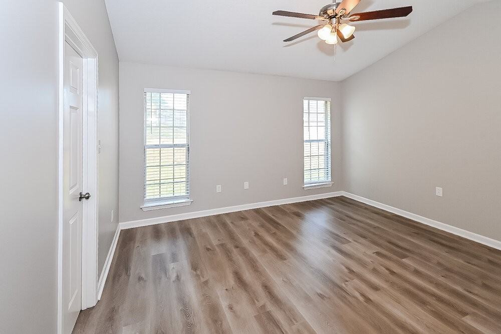 1883 Cresent Ln - Photo 7 of 16