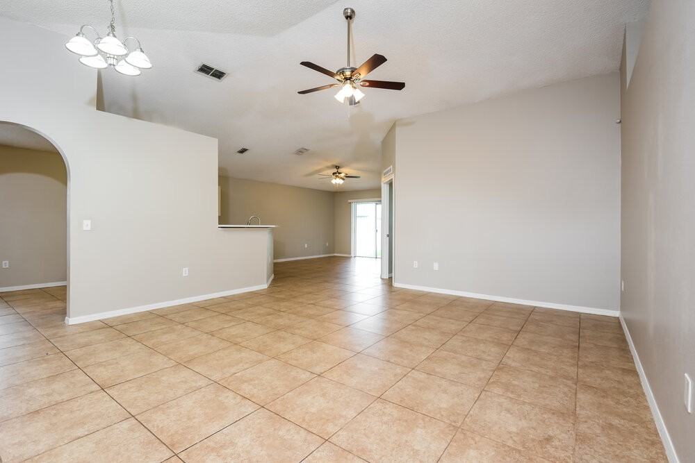 16844 Cornerwood Dr - Photo 4 of 19