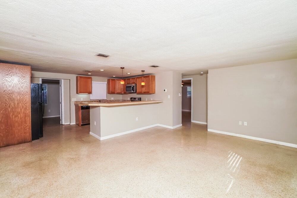 5917 Missouri Ave - Photo 3 of 16