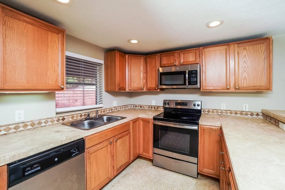 5917 Missouri Ave - Photo 4 of 16