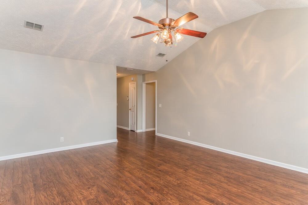 3012 Wellington Pl - Photo 3 of 14