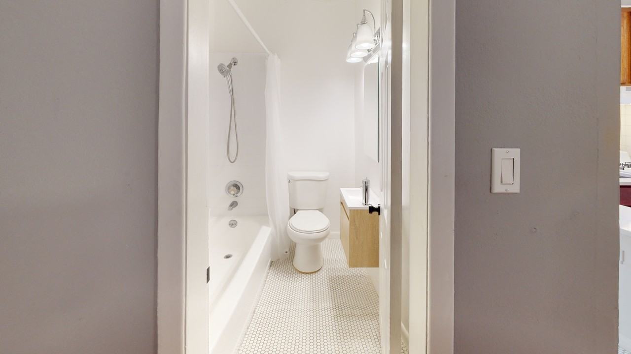 1750 North Pearl Street #5 - Photo 4 of 17