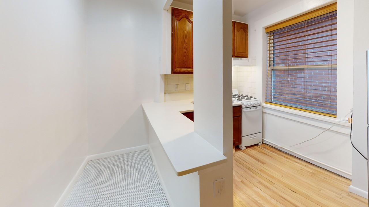1750 North Pearl Street #5 - Photo 5 of 17