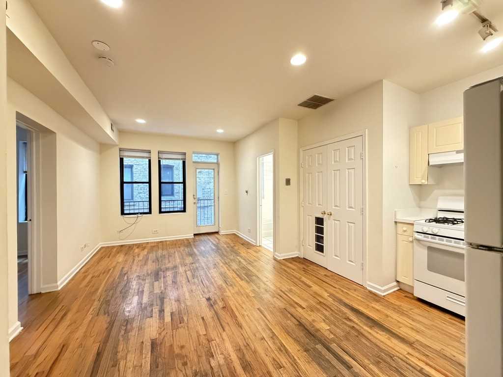 917 W Dakin St #203 - Photo 6 of 21