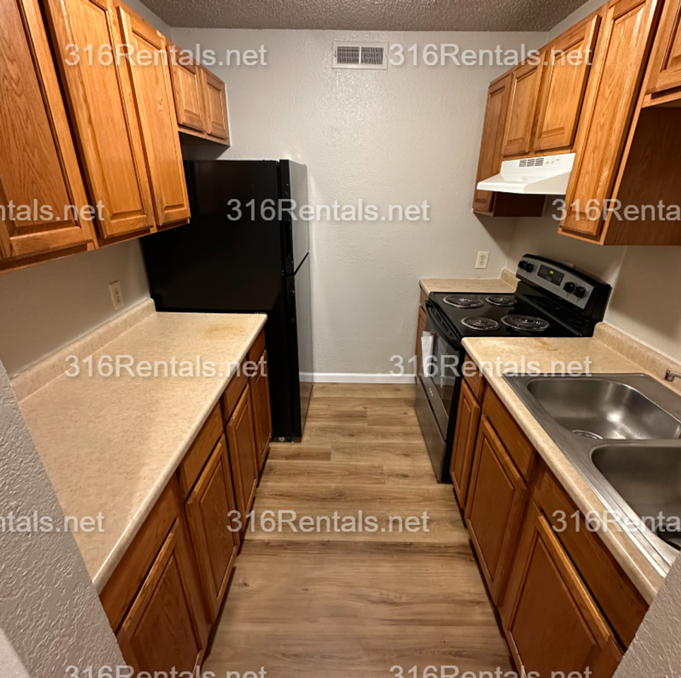 1554 E 17th St N - Photo 3 of 9