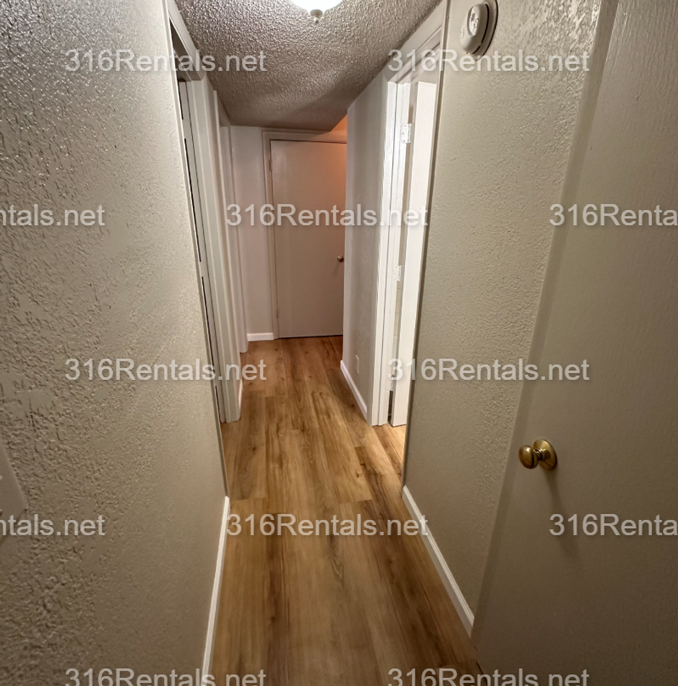 1554 E 17th St N - Photo 4 of 9