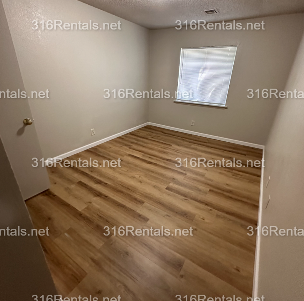 1554 E 17th St N - Photo 5 of 9
