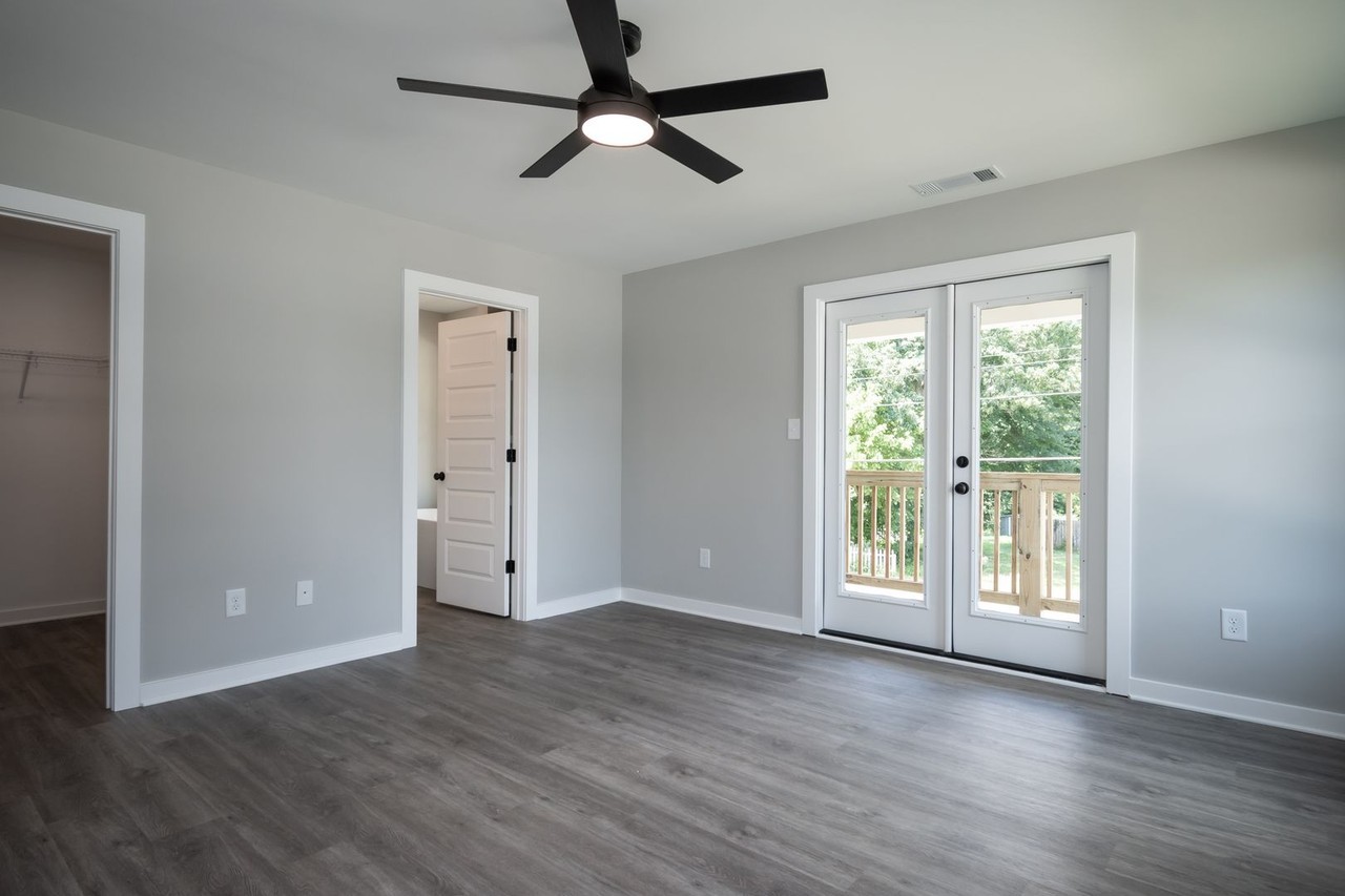 815 Whitehall Rd - Photo 3 of 15