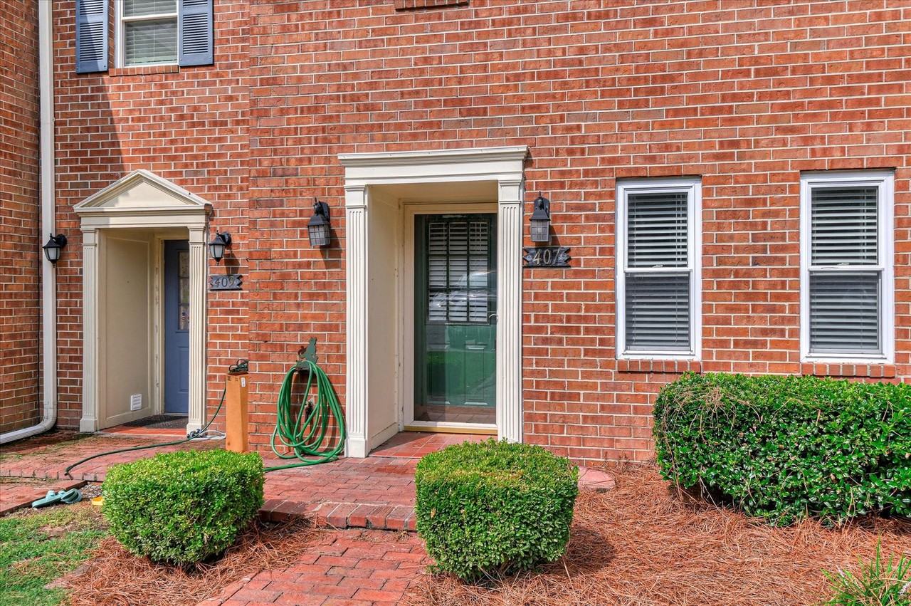 407 Folkstone Cir - Photo 4 of 38