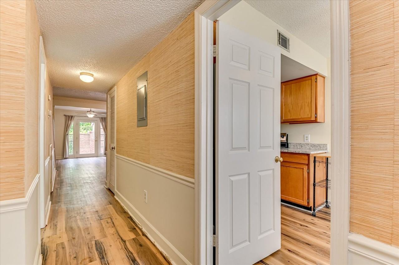 407 Folkstone Cir - Photo 6 of 38