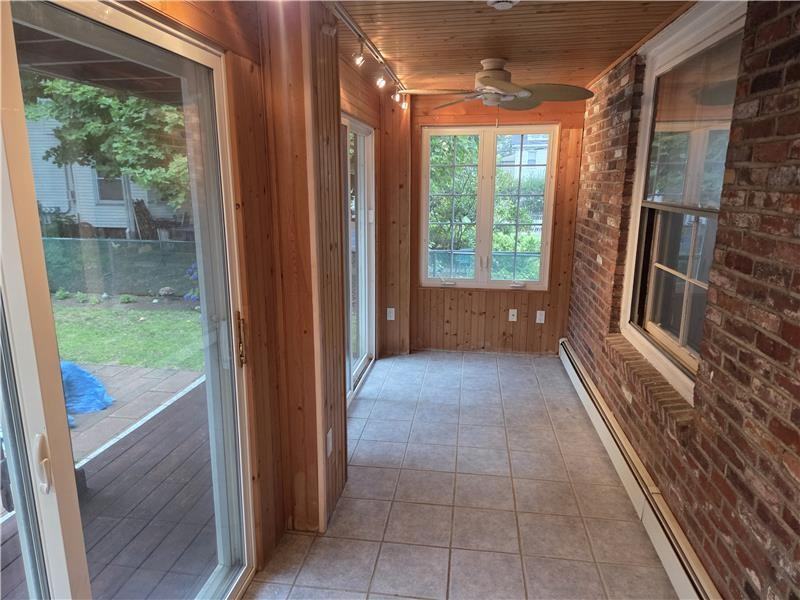 1004 Belmont St - Photo 5 of 26
