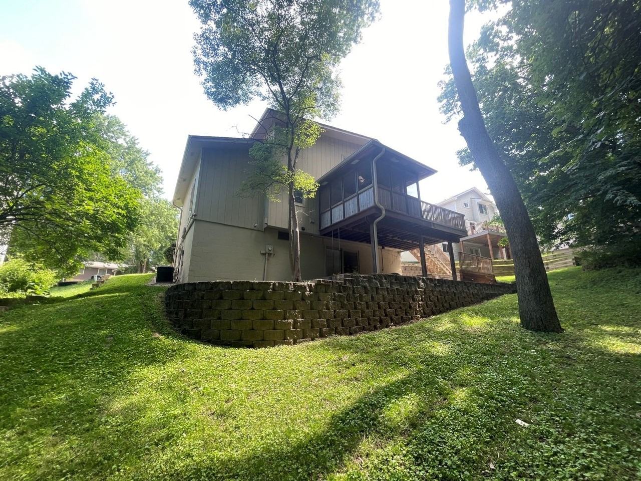 1405 Childs Rd E - Photo 2 of 32
