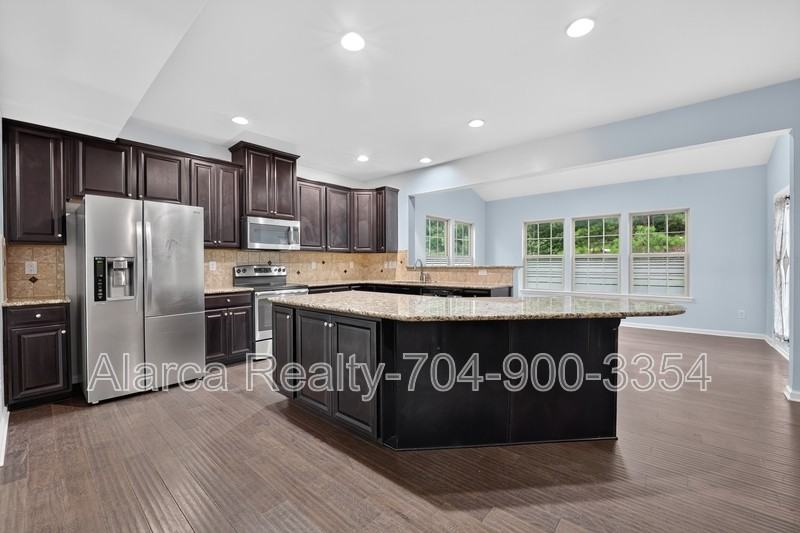 5804 Selkirkshire Rd - Photo 3 of 38