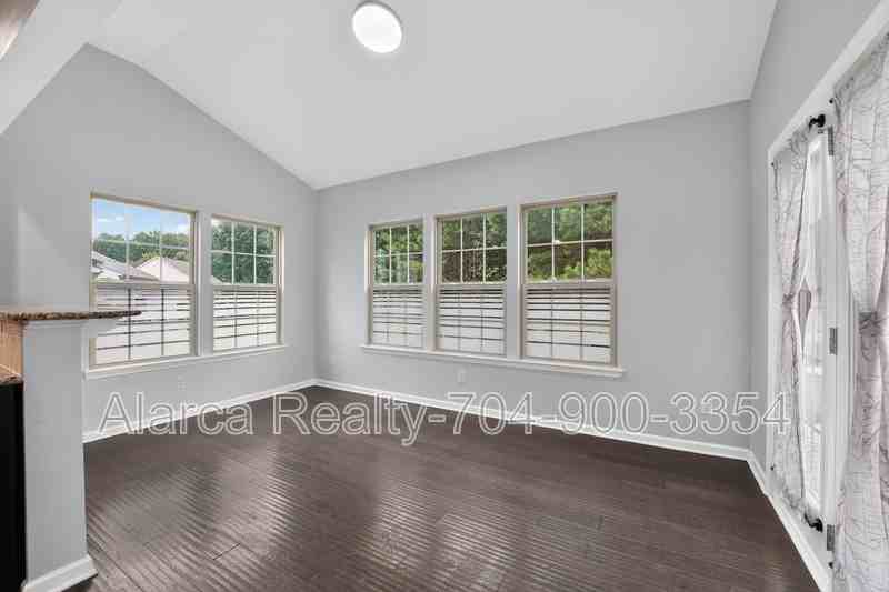 5804 Selkirkshire Rd - Photo 4 of 38