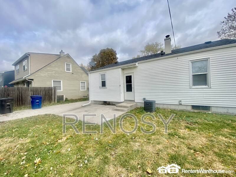 3822 52nd St - Photo 3 of 15