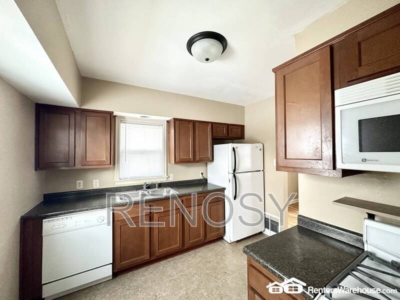 3822 52nd St - Photo 7 of 15