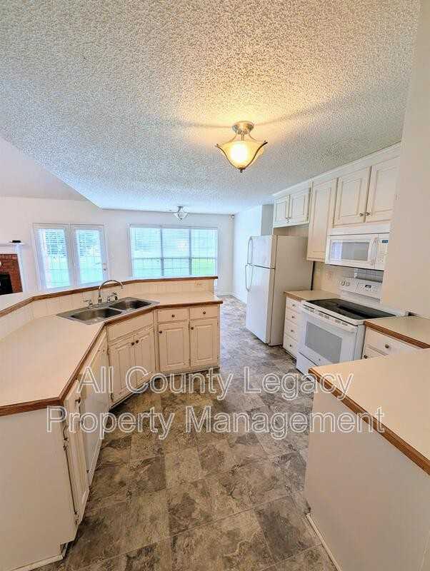 1491 Elena Dr - Photo 4 of 11