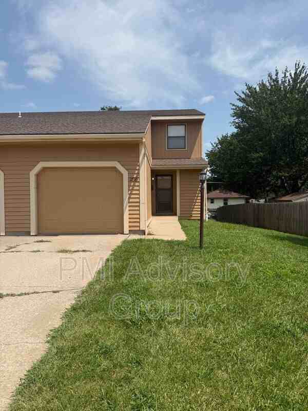 2816 Sw Westport Plaza Dr - Photo 2 of 11