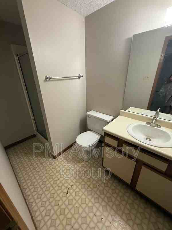 2816 Sw Westport Plaza Dr - Photo 3 of 11
