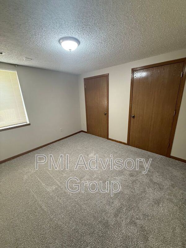 2816 Sw Westport Plaza Dr - Photo 4 of 11