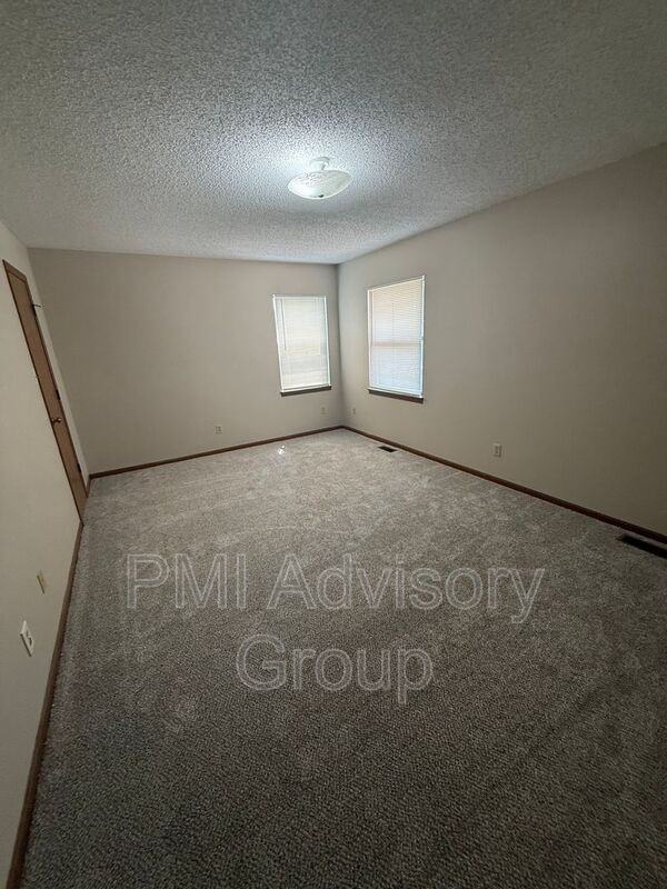 2816 Sw Westport Plaza Dr - Photo 6 of 11