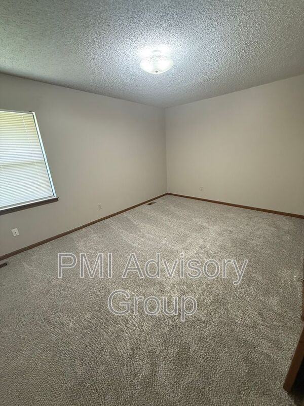 2816 Sw Westport Plaza Dr - Photo 7 of 11