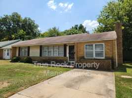 featured image of 1021 E 7th St