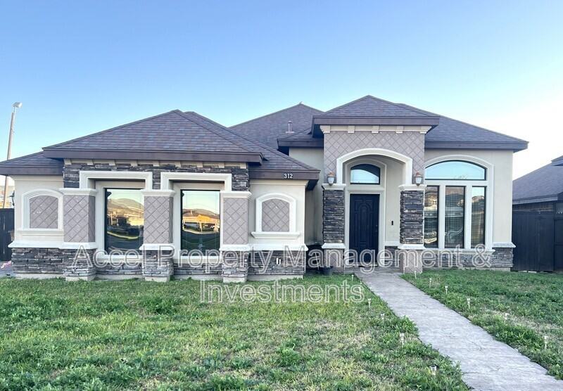 312 Kika De La Garza St