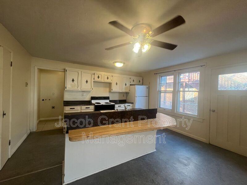 1298 Idaho Ave #1 - Photo 5 of 12