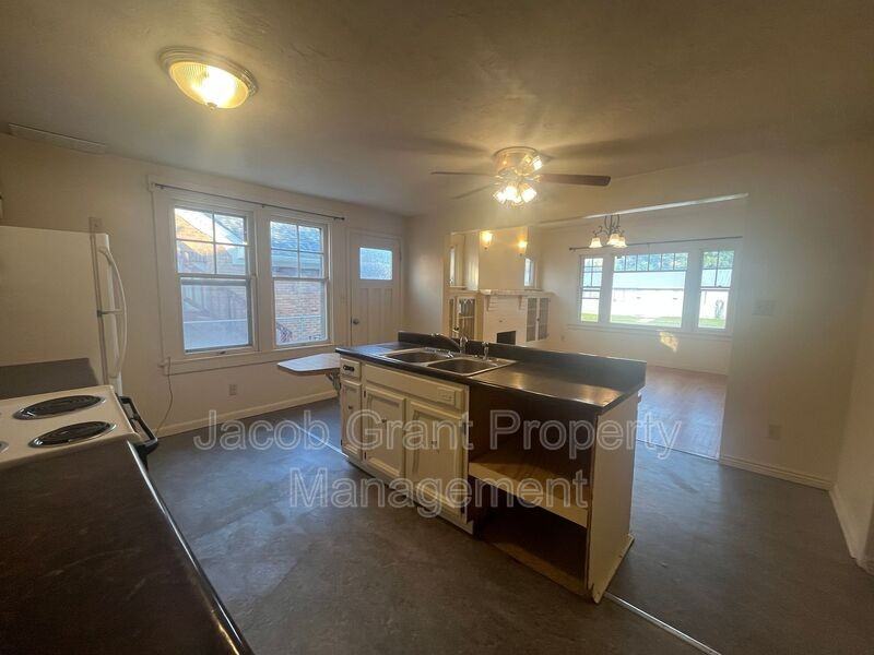 1298 Idaho Ave #1 - Photo 6 of 12