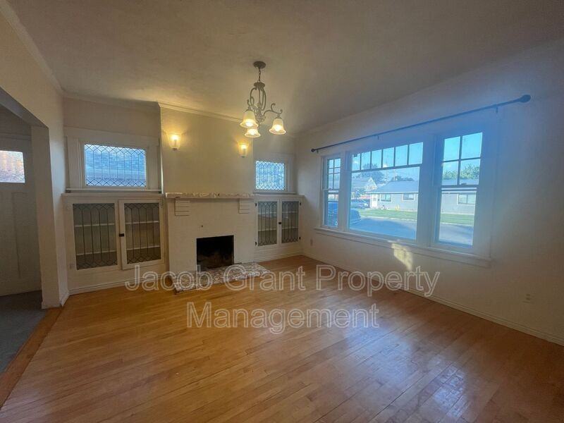 1298 Idaho Ave #1 - Photo 7 of 12