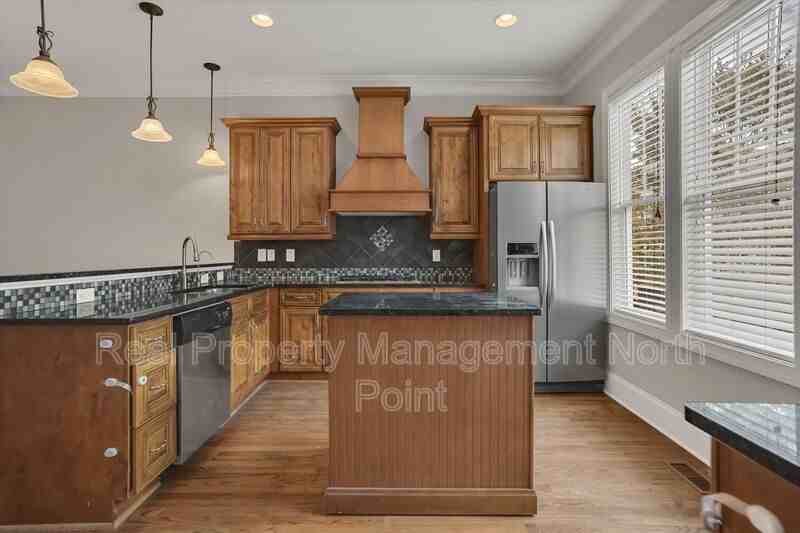 3026 Eltham Pl - Photo 6 of 41