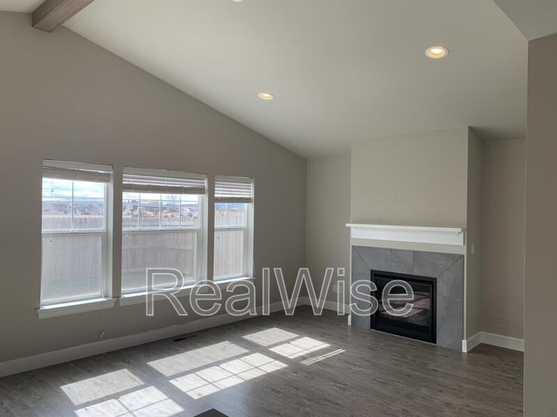 474 Ne Oak Ave - Photo 5 of 16