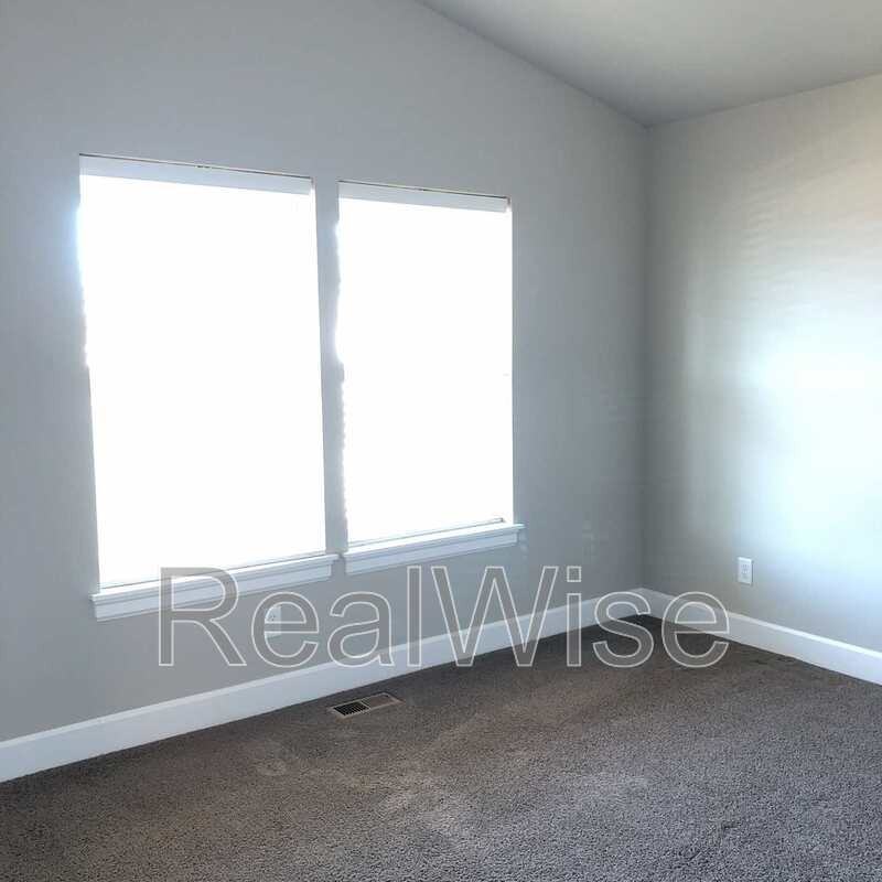 474 Ne Oak Ave - Photo 6 of 16