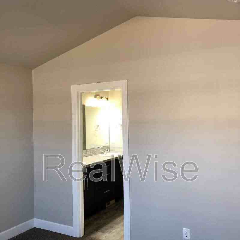 474 Ne Oak Ave - Photo 7 of 16