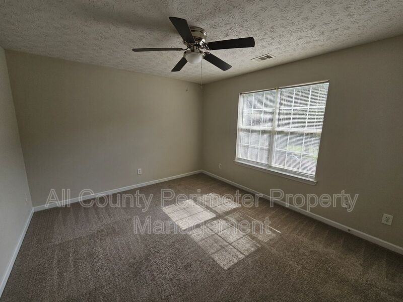 4493 Bridle Ridge Way - Photo 7 of 12