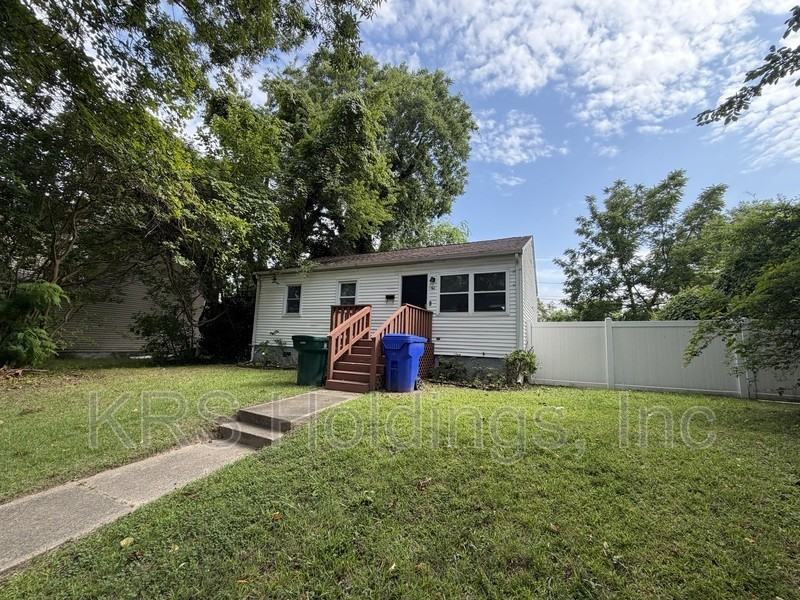 60 Sycamore Ave