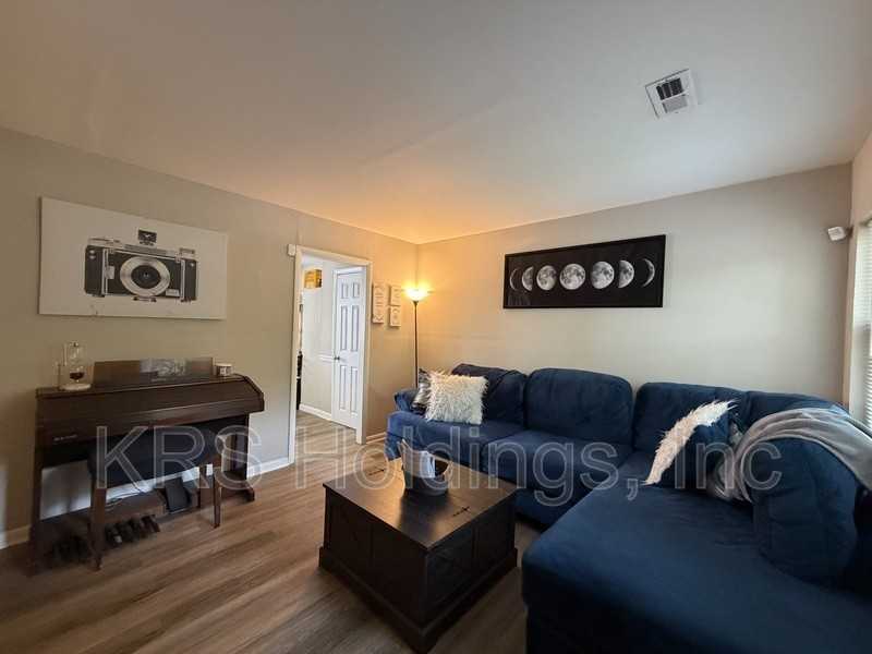 60 Sycamore Ave - Photo 2 of 10