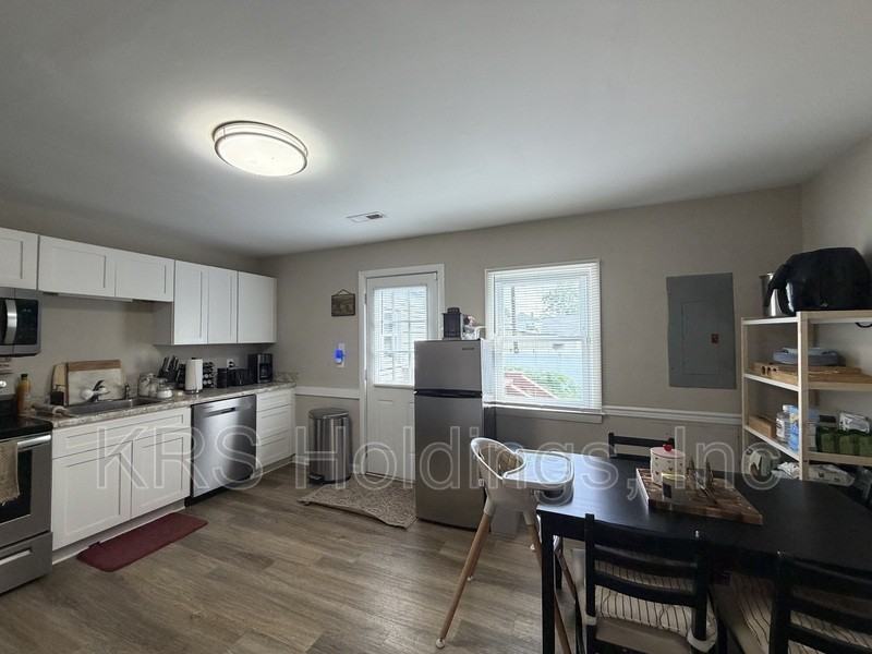 60 Sycamore Ave - Photo 4 of 10