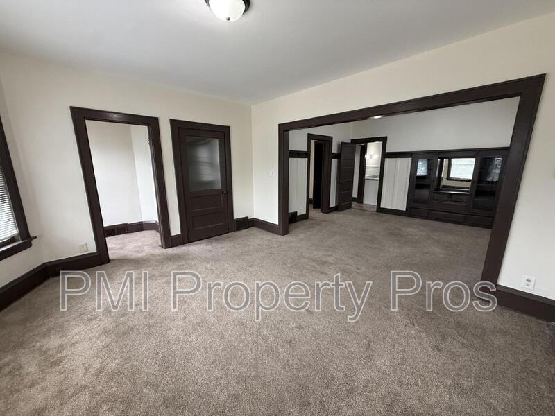 2532 N 37th St - Photo 3 of 21