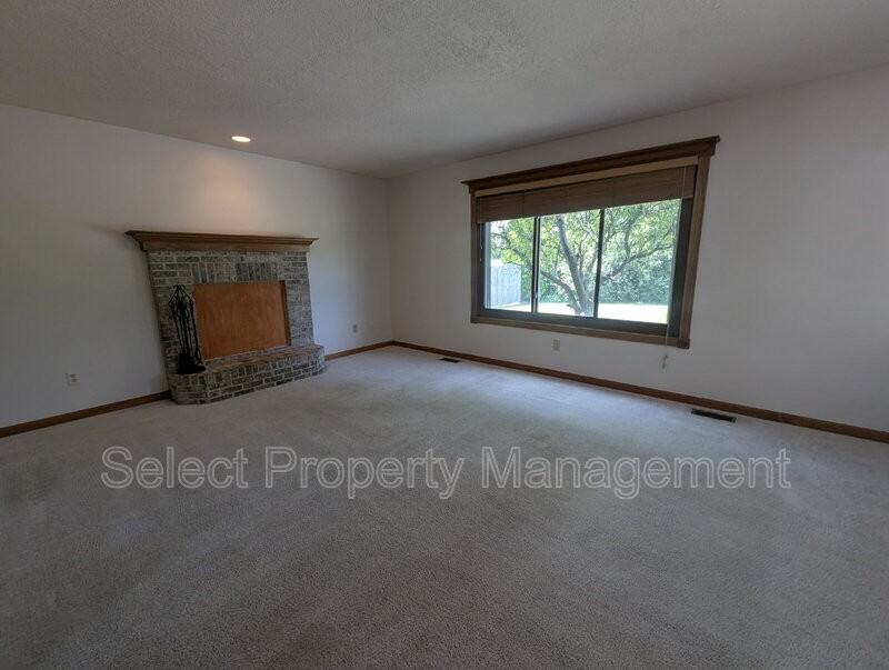 10931 Smokey Ridge Pl - Photo 7 of 37