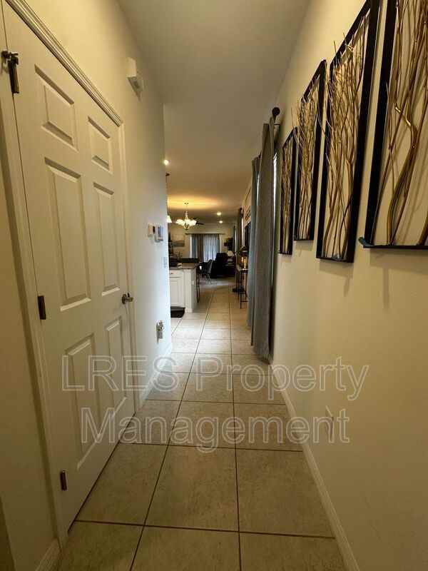 3130 Amaranth St - Photo 5 of 32