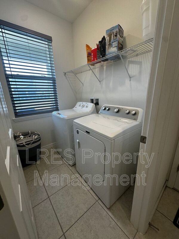3130 Amaranth St - Photo 7 of 32