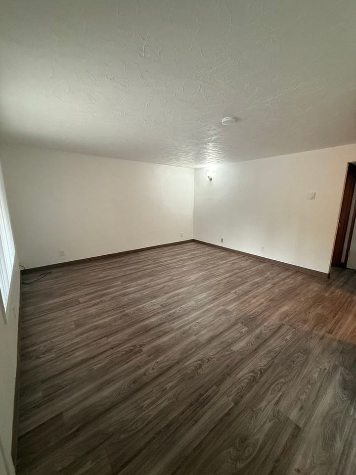 451-Hyacinth Apartments - Photo 2 of 17