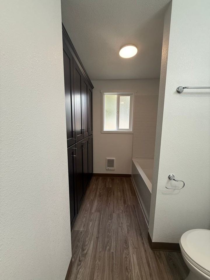 451-Hyacinth Apartments - Photo 6 of 17