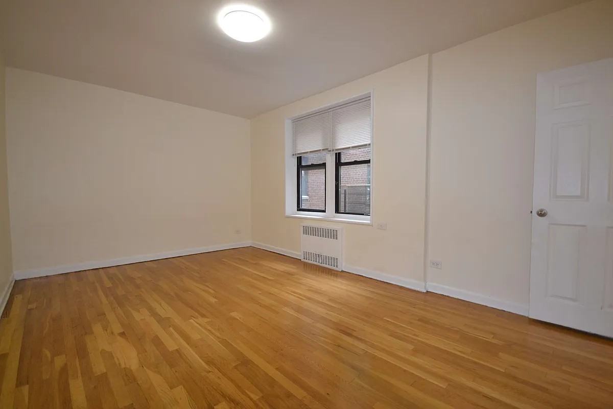 34-15 Parsons Boulevard #4M - Photo 2 of 12